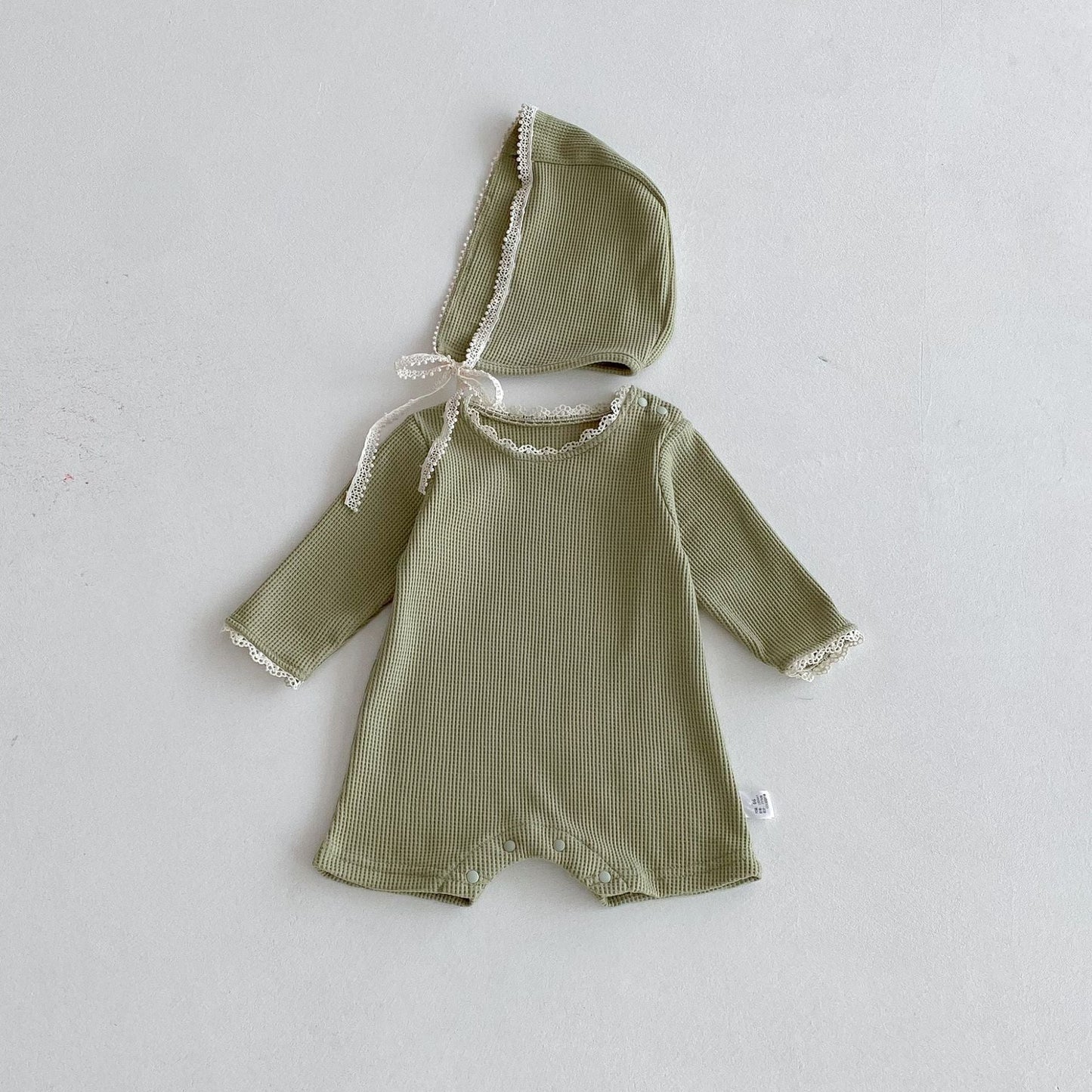 Autumn Arrival Baby Unisex Long Sleeves Lace Trim Decorated Waffle Grid Onesies with Hat