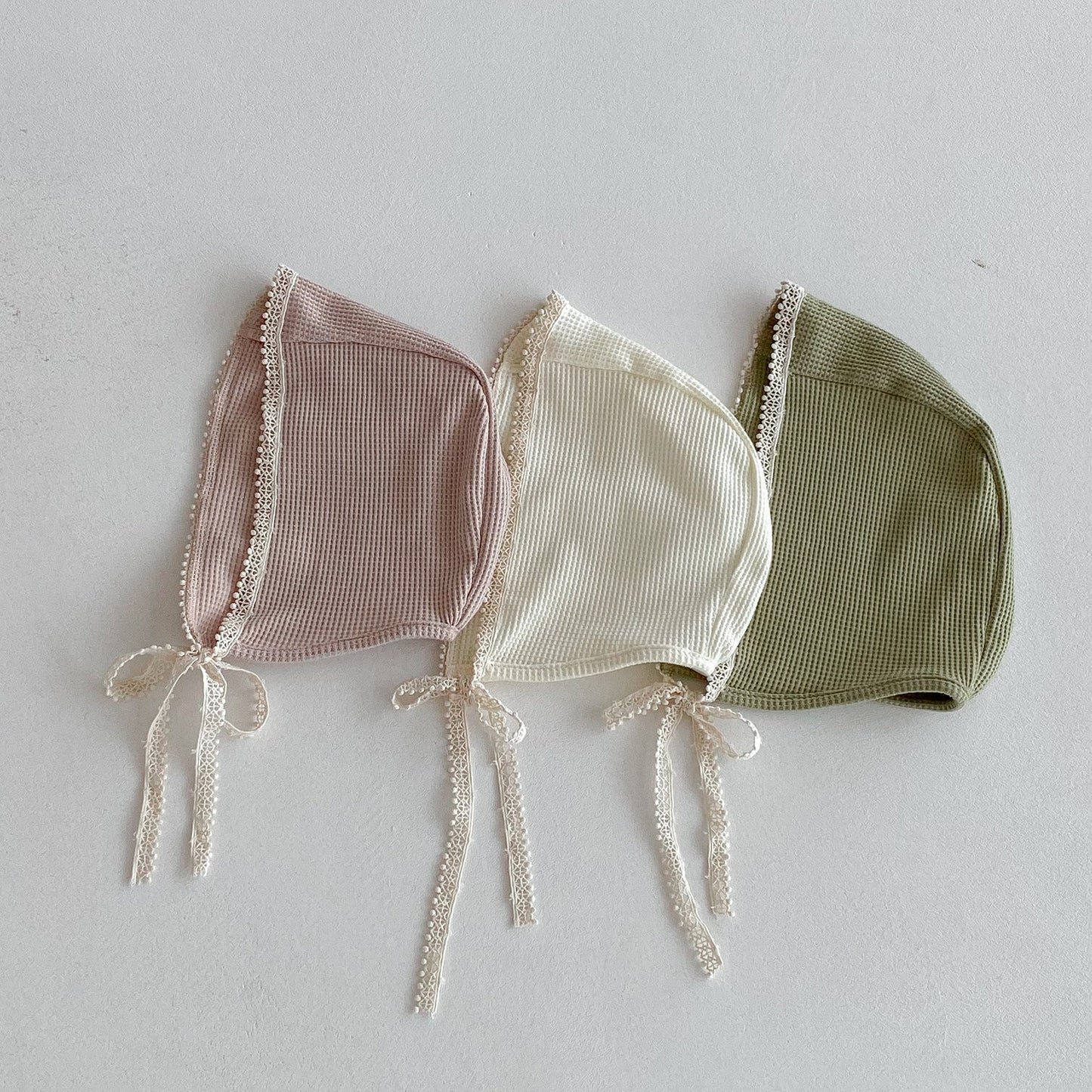 Autumn Arrival Baby Unisex Long Sleeves Lace Trim Decorated Waffle Grid Onesies with Hat