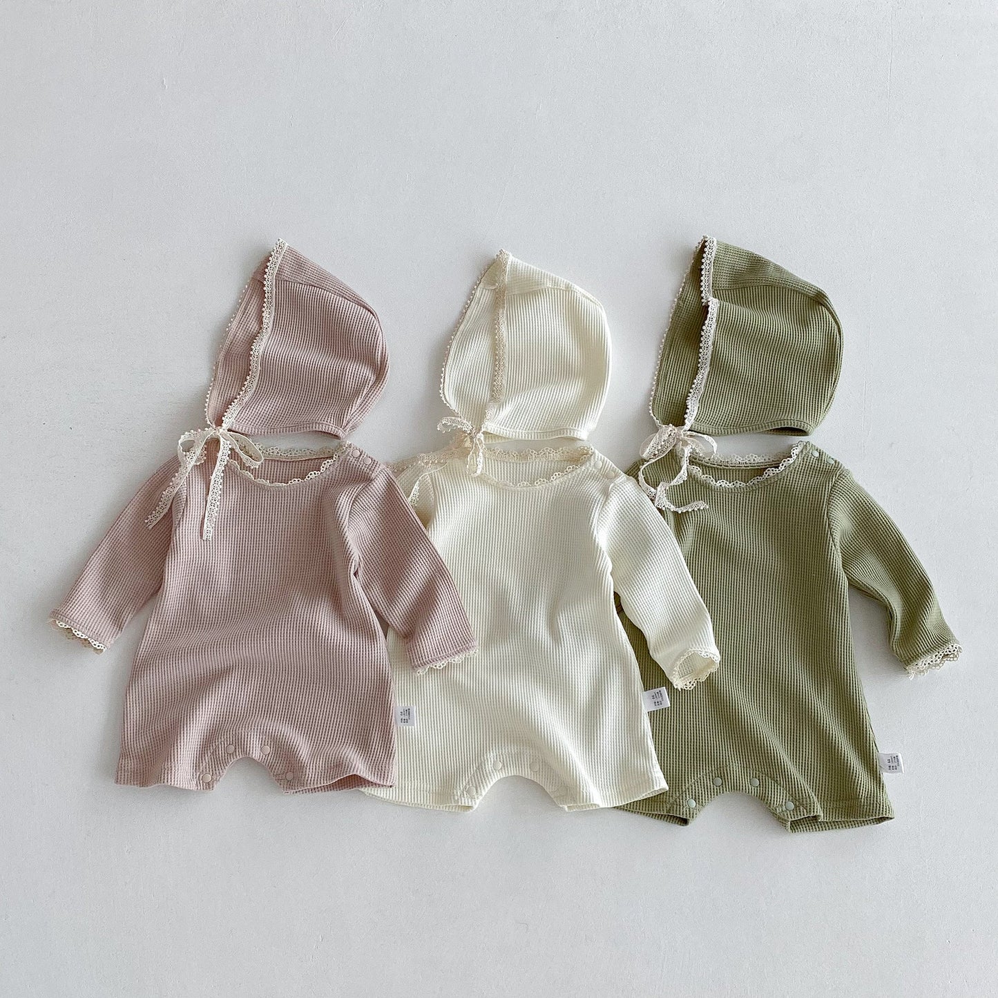 Autumn Arrival Baby Unisex Long Sleeves Lace Trim Decorated Waffle Grid Onesies with Hat